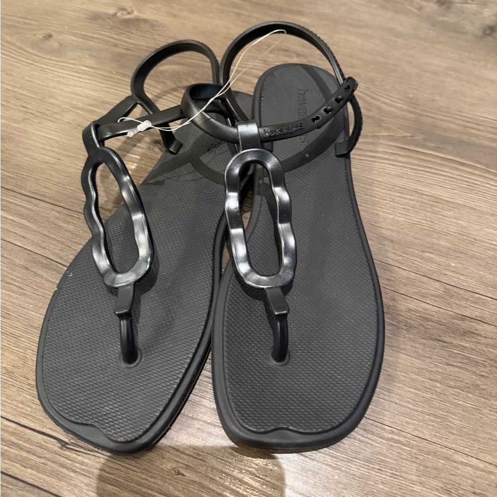 Haviana’s Black Strappy Sandals